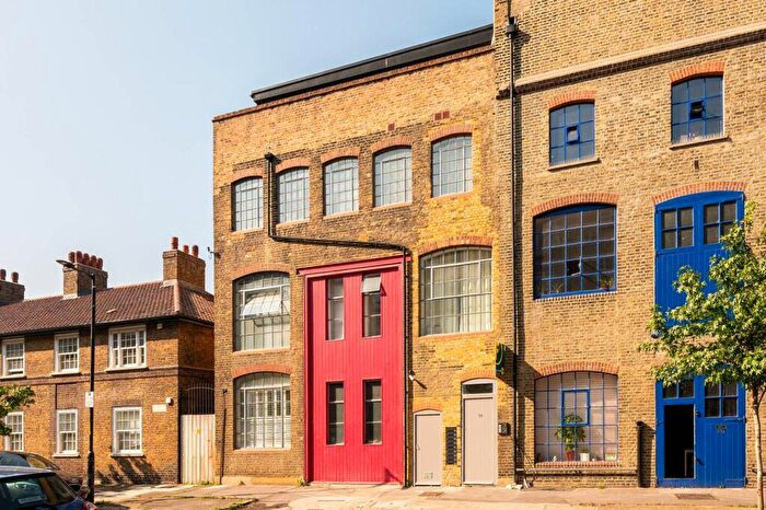 3 Bedroom Penthouse To Rent In Queens Row, Elephant And Castle, London, SE17