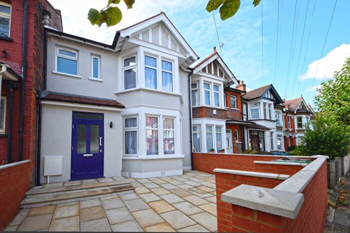 3 Bedroom Flat To Rent In Welldon Crescent, Harrow, HA1