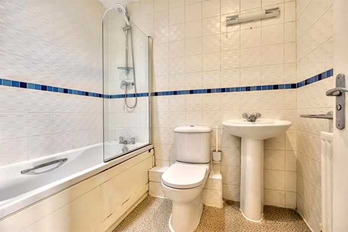 4 Bedroom Terraced House To Rent In Medway Court, Aylesford, ME20