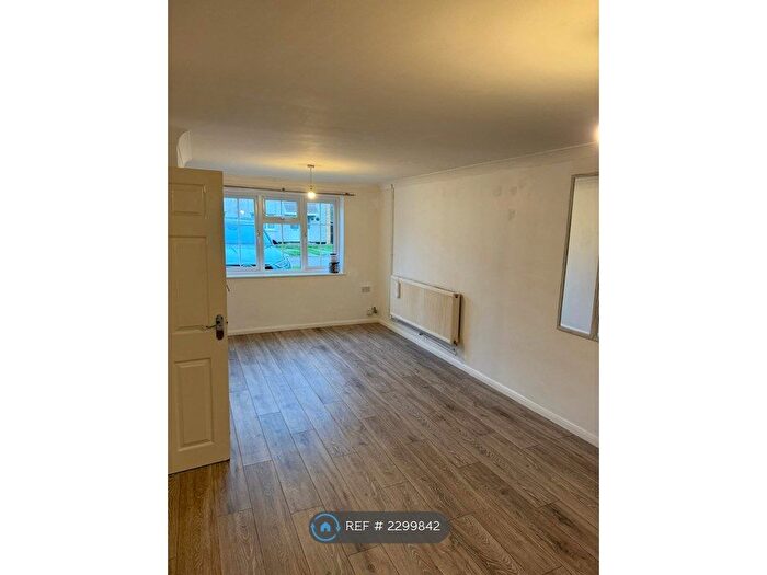 3 Bedroom Terraced House To Rent In Gainsborough Road, Corby, NN18