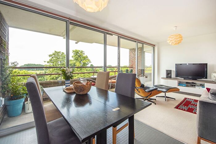 2 Bedroom Flat To Rent In Portsmouth Road, Kingston Upon Thames, KT1