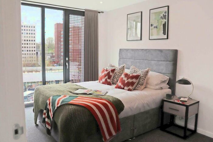 2 Bedroom Apartment To Rent In Daw Bank, Stockport, Greater Manchester, SK3