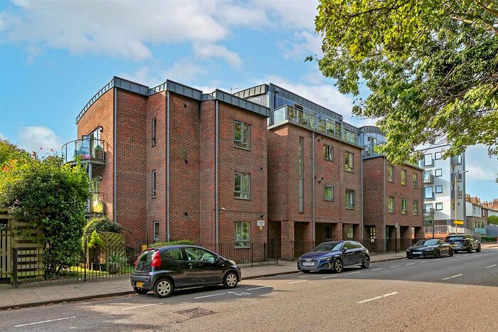 Detached House To Rent In London Road, St.Albans, AL1