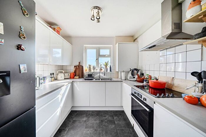2 Bedroom Maisonette For Sale In Whitton Waye, Whitton, Hounslow, TW3