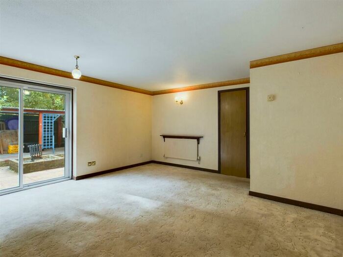 3 Bedroom End Of Terrace House For Sale In Nuthatch Gardens, Bristol, BS16