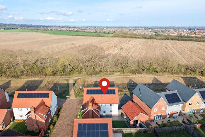 5 Bedroom Detached House For Sale In Alice Gardens, Rochford, Essex, SS4