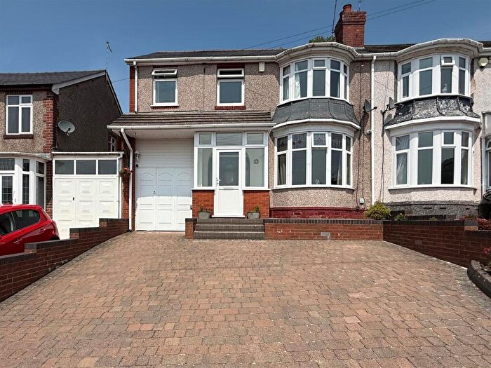 5 Bedroom Semi-Detached House For Sale In Castle Road West, Oldbury, B68