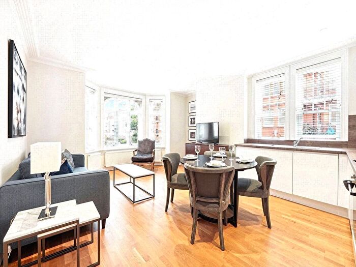 2 Bedroom Flat To Rent In Hamlet Gardens, King Street, W6