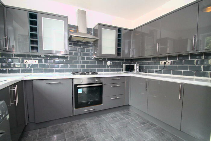 2 Bedroom Apartment To Rent In Ermine Road, Lewisham, SE13