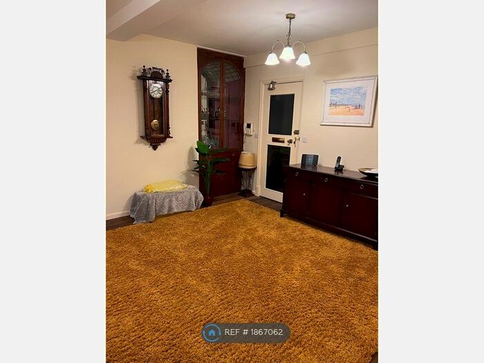 2 Bedroom Flat To Rent In Ivanhoe, Frinton-On-Sea, CO13