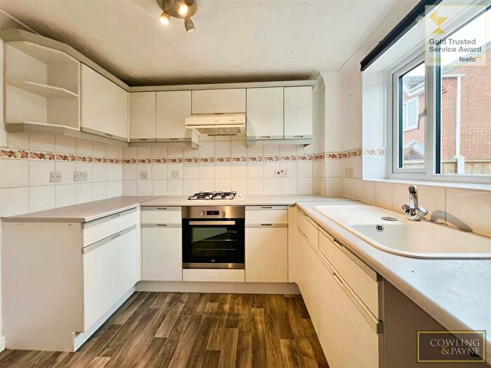 2 Bedroom End Of Terrace House To Rent In Lennox Drive, Wickford, SS12