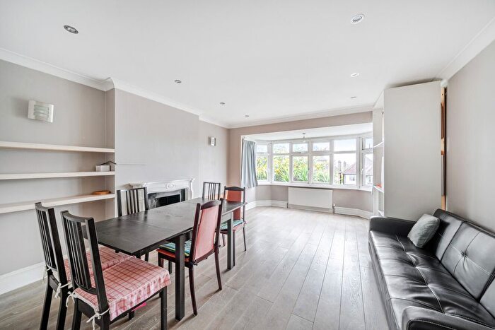 3 Bedroom Parking For Sale In Finchley Road, London, NW11