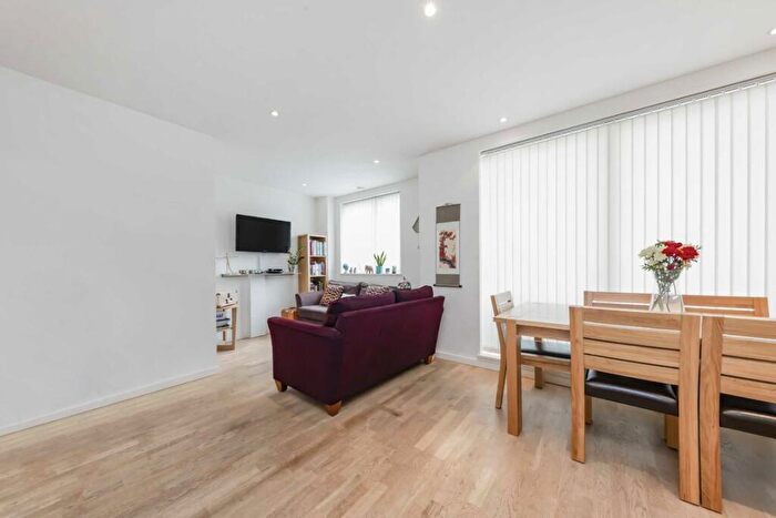 1 Bedroom Flat To Rent In Holloway Road, Holloway, N7