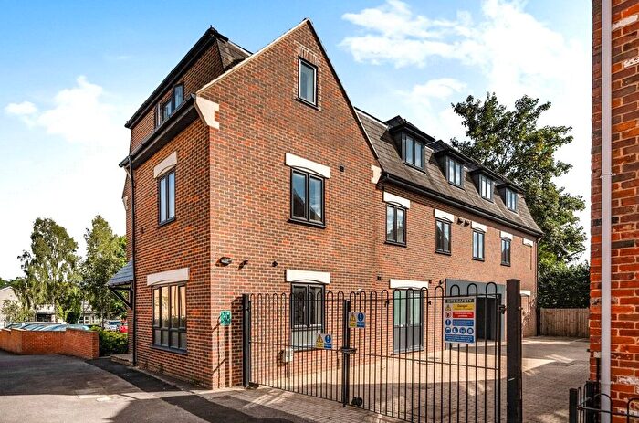 2 Bedroom Flat To Rent In Nether Street, Alton, Hampshire, GU34