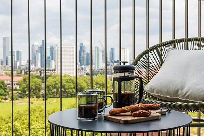 1 Bedroom Apartment For Sale In Grinstead Road, Deptford, SE8