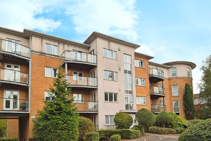 1 Bedroom Flat To Rent In Rosida Gardens, Hill Lane, SO15