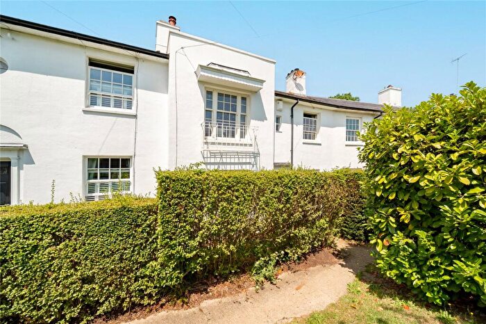 3 Bedroom Terraced House For Sale In Hampden Road, London, N10