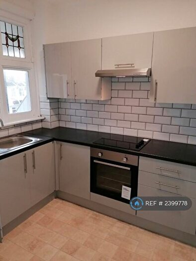 1 Bedroom Flat To Rent In Manor Road, Westcliff-On-Sea, SS0