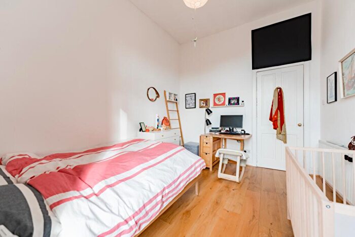 2 Bedroom Flat For Sale In Cathcart Road, Flat /, Crosshill, Glasgow, G42