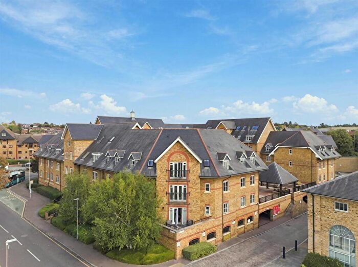 2 Bedroom Apartment For Sale In Stewart Place - Ware - Wonderful Town Apartment, SG12