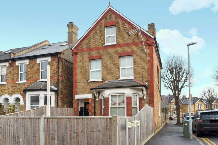 Studio To Rent In Ditton Road, Surbiton, KT6