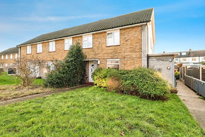 2 Bedroom Maisonette For Sale In Fyfield Road, Rainham, RM13