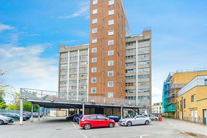 2 Bedroom Flat To Rent In Fitzroy Court, Croydon, CR0