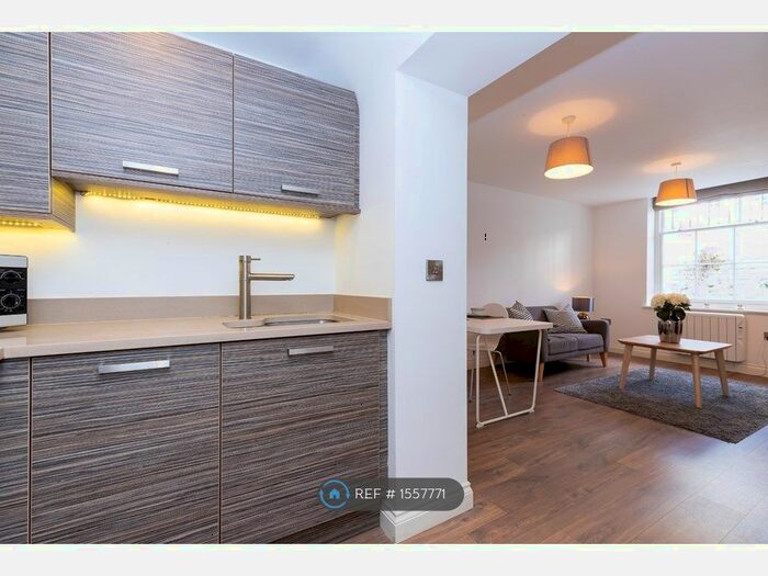 2 Bedroom Flat To Rent In Windsor Club, Leamington Spa, CV32