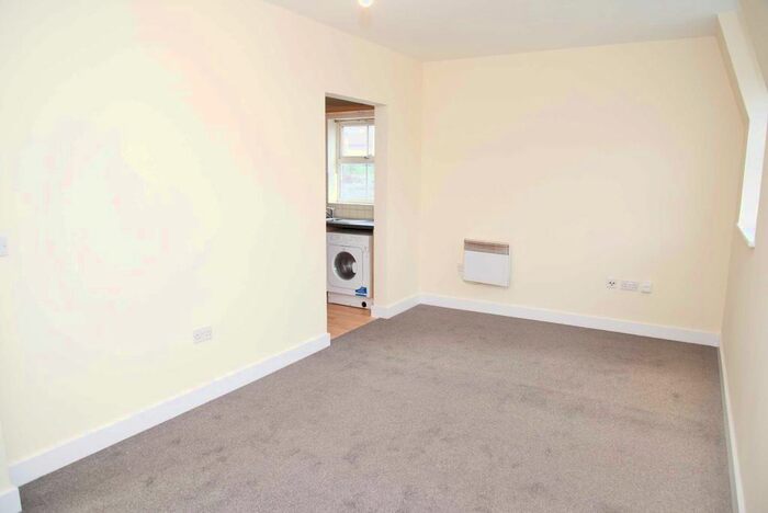1 Bedroom Flat To Rent In Brook Square, London, SE18