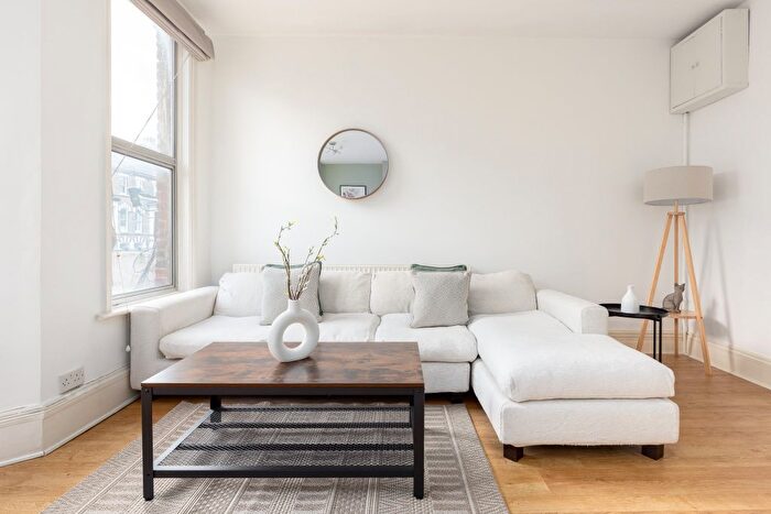 1 Bedroom Flat To Rent In Battersea Rise, London, SW11