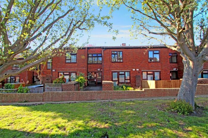 1 Bedroom Flat To Rent In Iffley Close, Uxbridge, Greater London, UB8