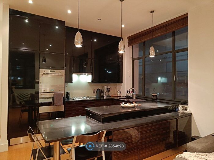 2 Bedroom Flat To Rent In Da Vinci House, London, EC1N