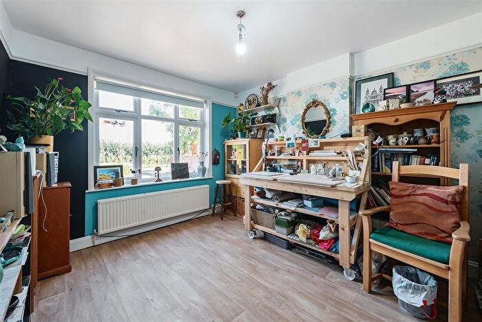 3 Bedroom Chalet For Sale In Brer Lodge, Davis Street, Hurst, Berkshire, RG10