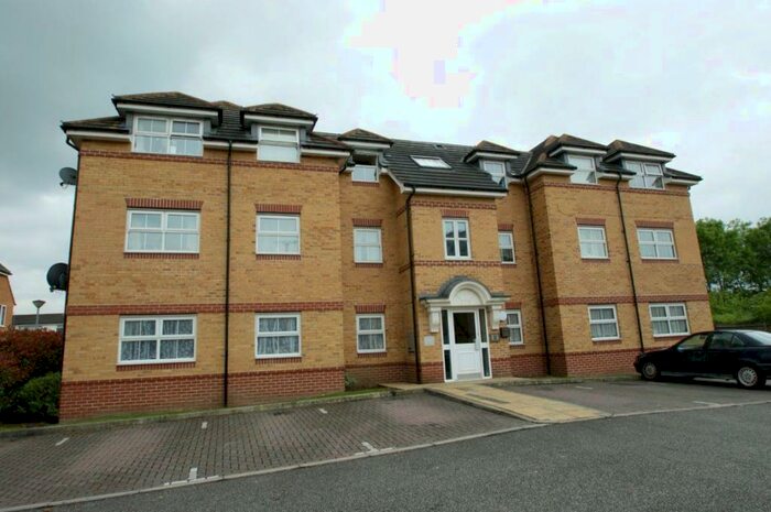 2 Bedroom Flat To Rent In Sydenham Gardens, SL1