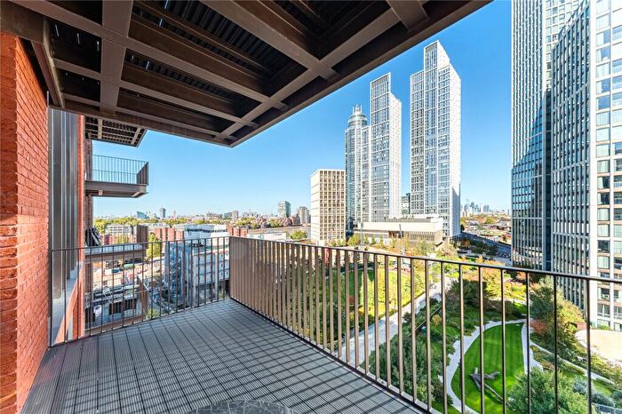 3 Bedroom Apartment For Sale In Legacy Building, Embassy Gardens, Viaduct Gardens, London, SW11