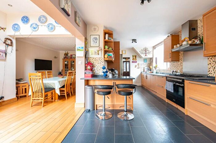 4 Bedroom Semi-Detached House To Rent In Randall Avenue, Dollis Hill, London, NW2