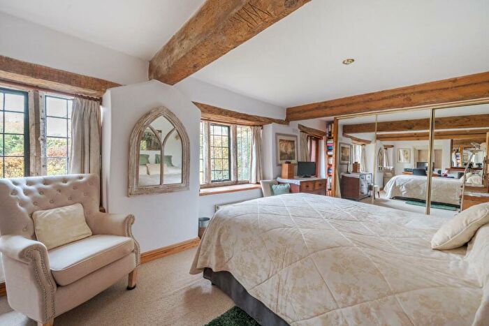 2 Bedroom Cottage For Sale In London Road, Stroud, GL5