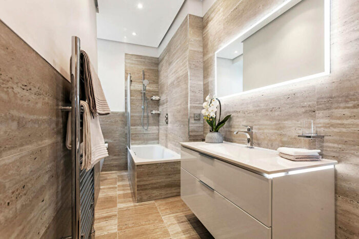 2 Bedroom Apartment To Rent In Novar Drive, Hyndland, G12