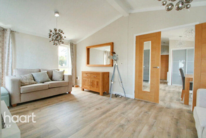 2 Bedroom Park Home For Sale In Hardwicke Fields, Haddenham, CB6