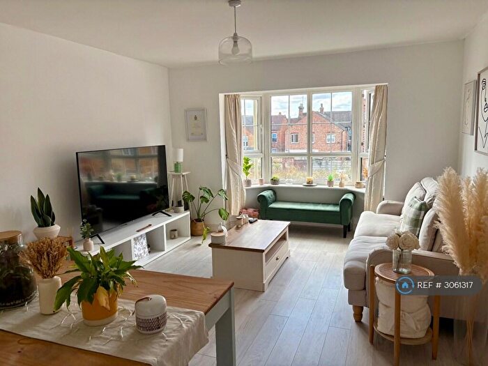 2 Bedroom Flat To Rent In Henley Road, Bedford, MK40
