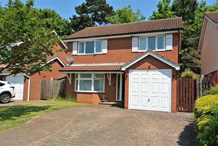 4 Bedroom Detached House For Sale In Addlestone, KT15