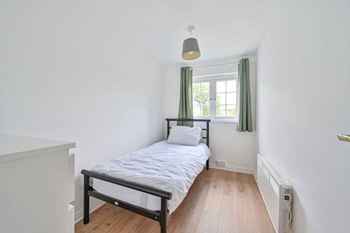 2 Bedroom Flat To Rent In Selhurst Close, Wimbledon Common, London, SW19