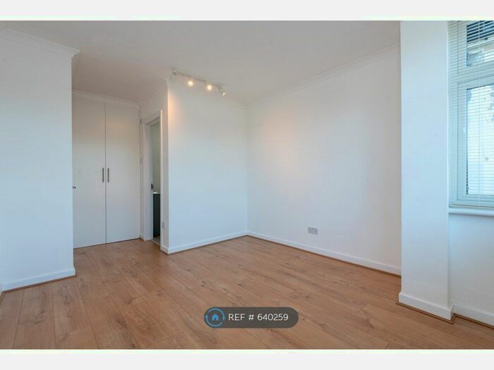 3 Bedroom Flat To Rent In Bridge Lane, London, NW11
