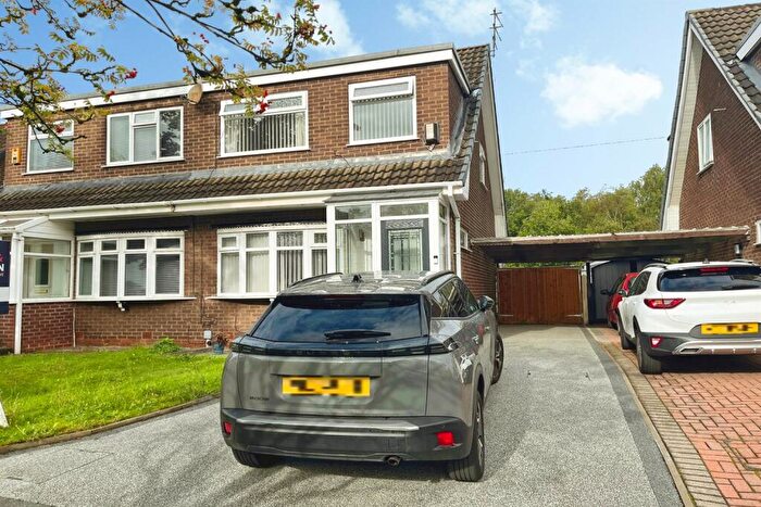 3 Bedroom Semi-Detached House For Sale In The Fairway, M40