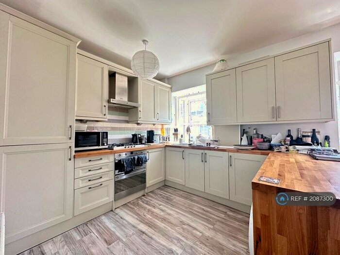 3 Bedroom Maisonette To Rent In Crown House, Harrogate, HG1