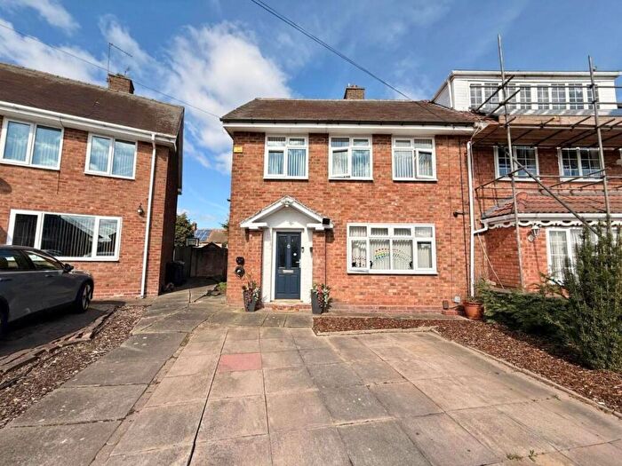 3 Bedroom Semi Detached House For Sale In Rotherfield Road, Sheldon, Birmingham, B26