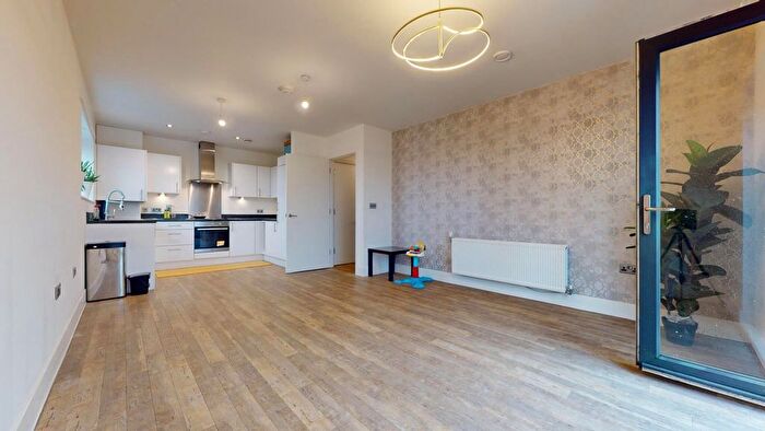 2 Bedroom Flat To Rent In Tranquil Lane, Harrow, HA2