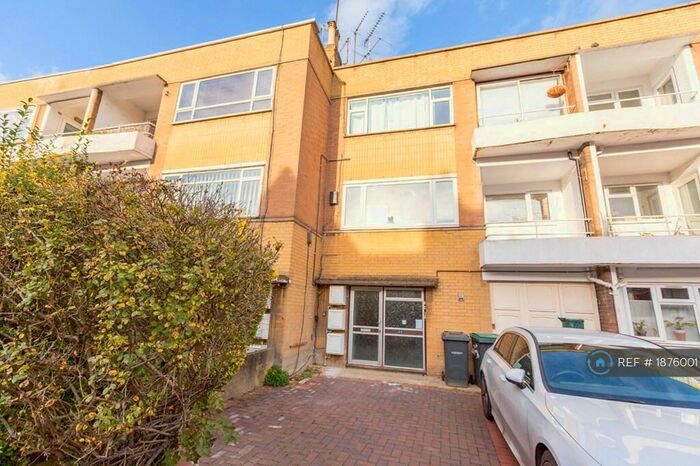 2 Bedroom Flat To Rent In Rosebery Gardens, London, N8