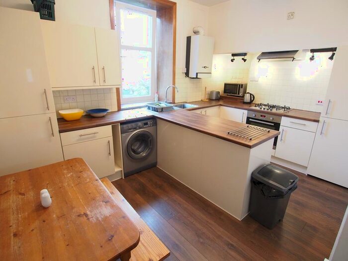 3 Bedroom Flat To Rent In Summerfield Terrace, Left, AB24