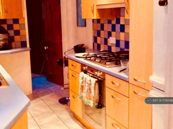 3 Bedroom Semi-Detached House To Rent In Gladstone Road, Colchester, CO1